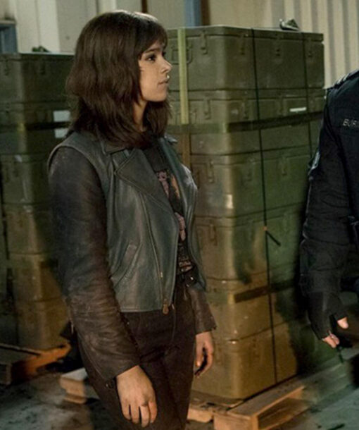 Hailee Steinfield Black Jacket